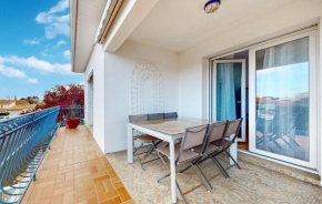 2 Bedroom Awesome Apartment In Royan